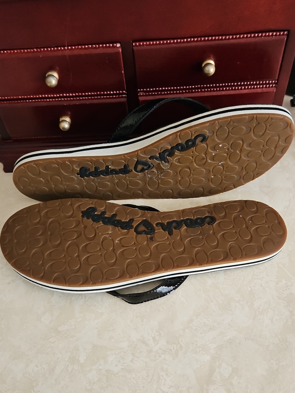 Coach Poppy Wilma Black Patent Leather Thong Flip Flops, Size 8.5B. - Picture 9 of 12